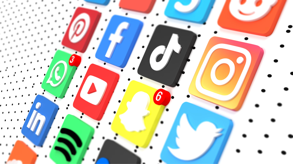 Social Media Spotlight: How Online Engagement Fuels Athlete Popularity